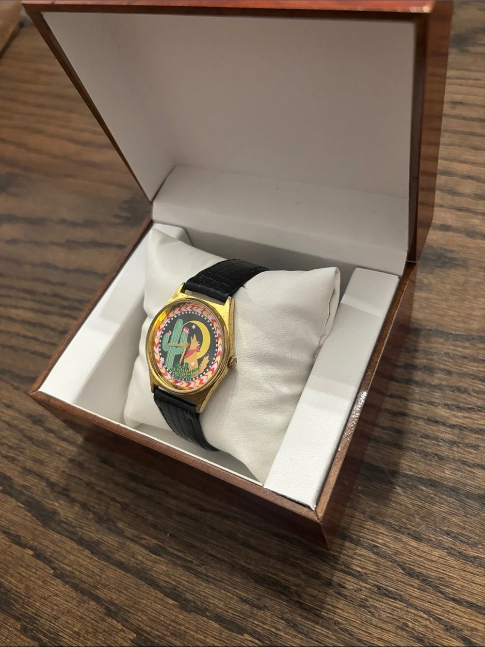 Gold Tone Wrist Watch Rotating Lizard Desert design Unisex